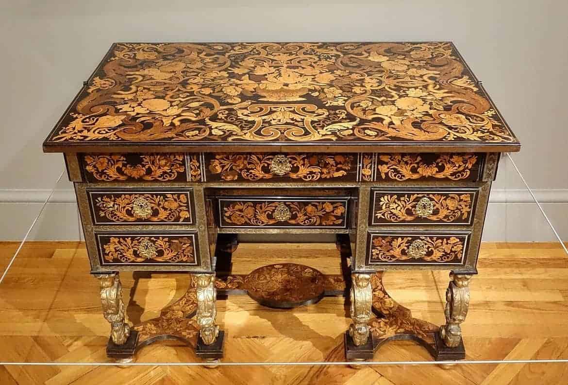 Ein Schreibtisch, teilweise Ebenholz, aussgestellt im California Palace of the Legion of Honor, datiert auf ca.1680
