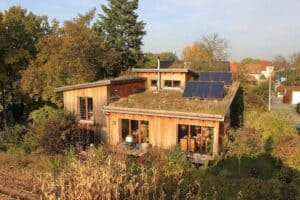 Ein Holzhaus- hier im Öko-Stil