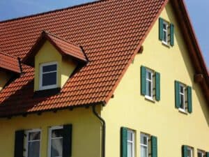 Durch ein schön hergerichtetes Dach steigt der Immobilienwert für einige Jahre. 