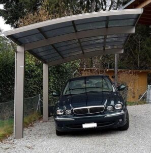 Ein Carport mit einem modernen Bogendach